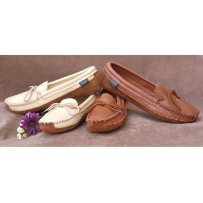 (image for) Women’s Canoe Sole Moccasin Shoes (Saddle / Size 7 / Deerskin)